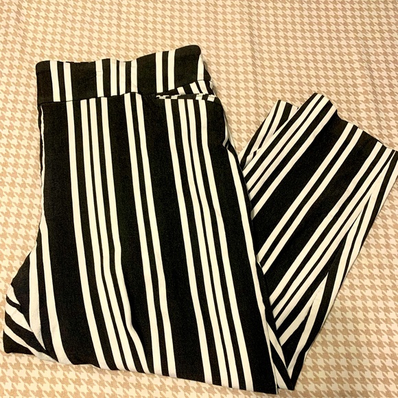 Cato Est 1946 black & white striped capri pants. Size 22W. Like new condition. - Picture 1 of 5